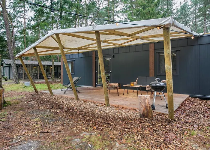 Дом отдыха Cozy W Terrace In The Middle Of The Forest In Veluwe *